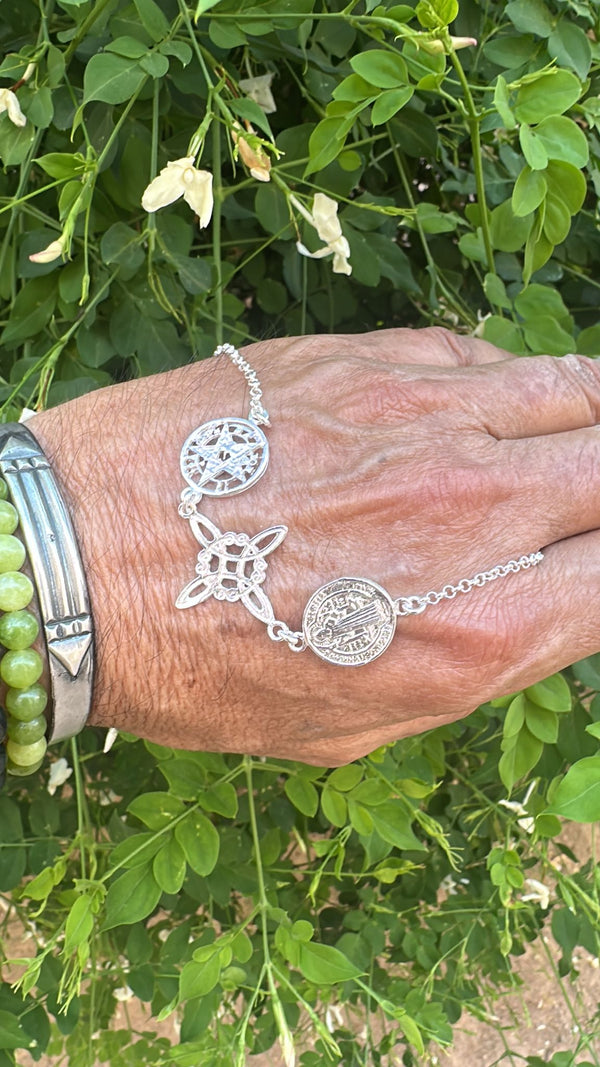 Pulsera en plata de ley triple protección Tetragrámaton, nudo de brujas medallas de san benito